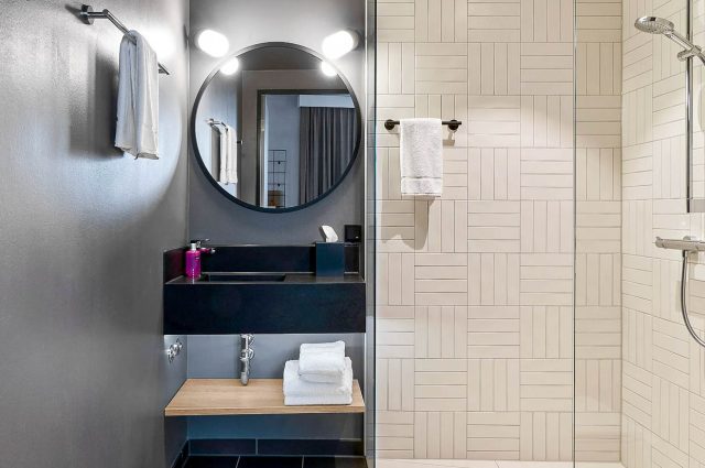248 modulových koupelen pro hotel „Moxy“ na letišti Kolín-Bonn