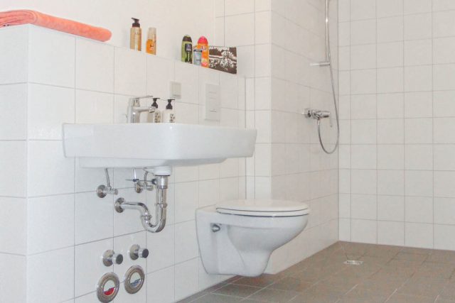 831 modulových koupelen – bydlení na „Dolgenseestraße“ v Berlíně